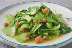 炒青菜，切忌直接下锅，掌握2个要点，不出水不变色，又脆又嫩图片