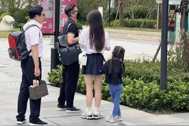 郭富城一家上海街头被偶遇，举动被批耍大牌，方媛生图身材五五分图片