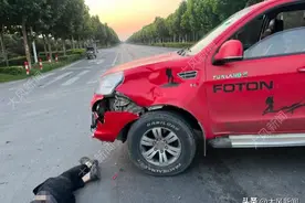 男子未戴头盔骑无牌摩托闯红灯 撞上正常行驶皮卡身亡，交警认定责任“七三开” 皮卡司机面临20万赔偿申请复核图片