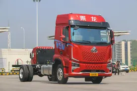 6米8高顶双卧新旗舰来了！全新柳汽乘龙H5V加宽车身配1米1卧铺图片