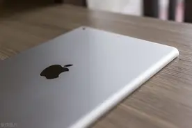 质量下降？苹果iPad Air5遭吐槽：外壳变薄，还会吱吱作响图片