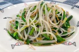 春天多吃豆芽菜，健脾补维C，和韭菜一炒鲜美下饭，好吃又营养图片