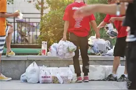 校园外卖为啥做不起来？大学生给同学送了一年外卖后，老板跑路了图片