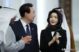 韩国第一夫人参观清真寺，罕见扎头巾变中东贵妇，异域风造型真美图片