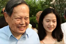 翁帆的“人间清醒”，和她坚持嫁大54岁杨振宁的真正原因图片