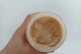 蜂蜜结晶是什么样的？蜂蜜结晶有颗粒是掺白糖了吗？图片