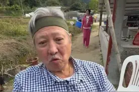 洪金宝与家人庆祝71岁生日，身材暴瘦两颊凹陷，小14岁妻子气质好图片