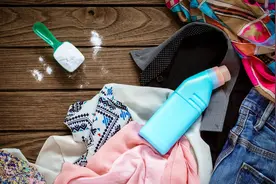 很多人不知道衣物消毒液的正确使用顺序，知识都在这里了图片