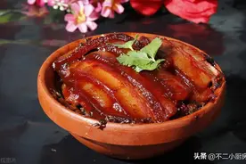 做红烧肉，最忌焯水和直接用水炖，教你一招，色泽红润软烂入味图片