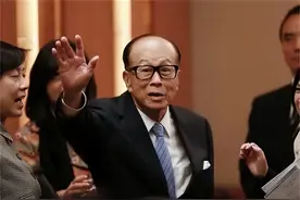 李泽楷曾差点败光李嘉诚家产，瞒着李嘉诚，偷偷从银行拿千亿贷款图片