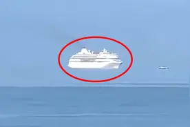 罕见！俄罗斯海面上空出现悬浮轮船，分析：海市蜃楼，原景已找到图片