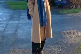 曾经被你嫌弃的“小白鞋”，如今却火了！配羽绒服、大衣都特高级图片