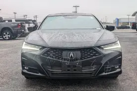 新版精装“雅阁”亮相，黑武士风浓郁，2.0T加速6秒，比迈腾霸气图片