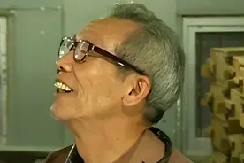 2011年，江西六旬老人把毒蛇驯得像亲儿子，靠独门手艺身家上千万图片