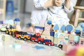 幼儿园科学小实验01：水中的硬币图片