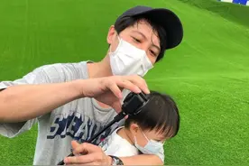 香港著名渣男近况曝光！细心带娃遭痛批：不要再演好好先生洗白了图片