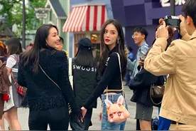 娜扎穿比基尼裤子出游引争议，本人回应：我不觉得穿得有问题，也想跟大家说“别怕，穿什么都可以”图片
