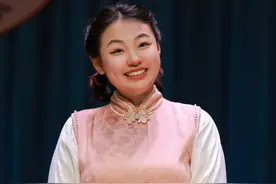 德云社唯一的女弟子，郭德纲破格收徒，赵芸一到底有多牛？图片