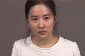 黑眼圈，眼袋，痘痘，去掉美颜滤镜的素颜，绝美女星回归普通人图片