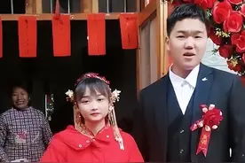 江西，新娘长着娃娃脸，小巧玲珑又可爱，网友：新郎有福气！图片