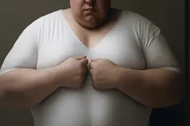 摆脱男性胸部肥大，恢复正常自信！图片