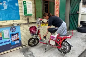 电动车充电先插电源和先插电池，哪个更伤车？一次说懂，别再做错图片