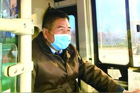 江苏盐城大丰：公交车驾驶员的一天图片