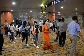 梦想到国外赚取高薪的缅甸女性：被性骚扰、三天饿九顿、上街乞讨图片