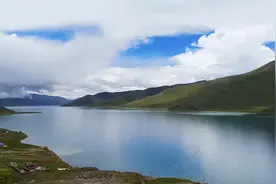 羊卓雍措，藏南高原上的“碧玉湖”图片