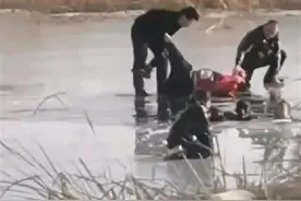 母亲为救两个落水的孩子不幸遇难，家属：她救子心切，但不会游泳图片