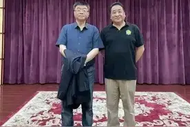 郭德纲的书法与姜昆的书法放到一起，谁的更为高雅呢？高下立现图片