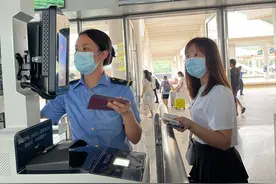 交广会客厅｜火车票颜色由红变蓝再变白，是铁路服务不断升级的缩影——变色的车票 不变的初心图片