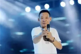 “商超大佬”于东来：95年负债30万，今身价70亿，9成利润给员工图片