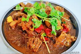 美食推荐：小鸡蘑菇炖粉条、咸鱼茄子煲、香菜牛肉羹制作方法图片