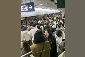 武汉地铁二号线被大学生承包了？让我们谈谈大学生的互换旅行图片