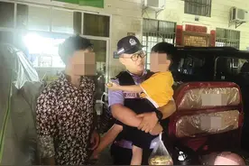 2岁男童迷路，三亚民警助其回家图片