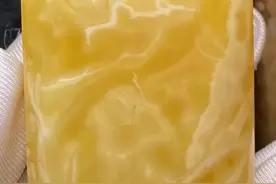 分享几张天然蜜蜡照片，看看纹路清晰的满蜜满蜡图片