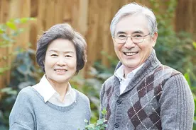 人老以后，是先走的享福还是后走的享福？听听三对老夫妻的真心话图片