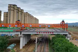事关赛汗路上跨包环铁路立交桥，这项施工任务顺利完成图片