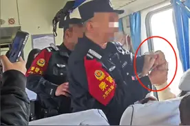 等着给我收尸！女子火车霸座以死要挟，袭警后被带走，知情人爆料图片