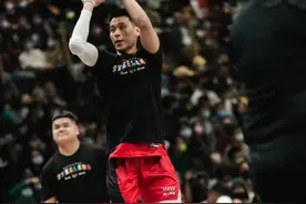 拉拉队尺度过大引争议！林书豪罚球被大尺度干扰，辣妹队长道歉图片