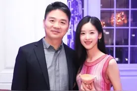 刘强东年轻时的照片，看得叫人心酸，这才是白手起家！让人佩服图片