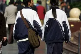 初中里容易“早恋”3种女生，颜值高很正常，第3种属于班级团宠图片