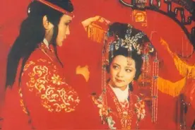 薛宝钗的洞房花烛夜：敲断玉钗红烛冷！贾宝玉对她究竟有多残忍图片