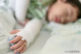 面部干燥、上睑下垂、熊猫眼，警惕这种“儿童癌王”图片