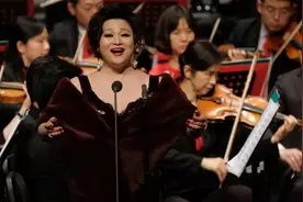 走在安福路的梧桐树下，她总忍不住唱歌——女高音歌唱家黄英3月5日举办“爱的喜悦”独唱音乐会图片