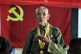 战争有多残酷？105岁老兵含泪讲述，他曾用死去的战友挡子弹图片