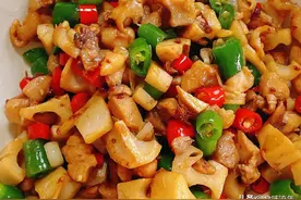 暑未消，秋已至，居家来一份鸡肉炒藕丁，微辣且低脂，解馋防秋燥图片