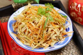 过年做凉拌菜，这道小菜别忘了，一张豆皮拌一拌，上桌特受欢迎图片