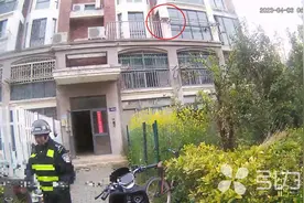 阳台晾衣架上蹲着一群猴？苏州市民报警求助图片